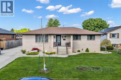 18 Marvin Gdns, Amherstburg, ON, N9V3M8 | Card Image