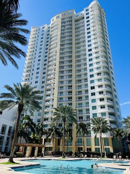 1807w-1745 E Hallandale Beach Blvd, Hallandale Beach, FL, 33009-4681 | Card Image
