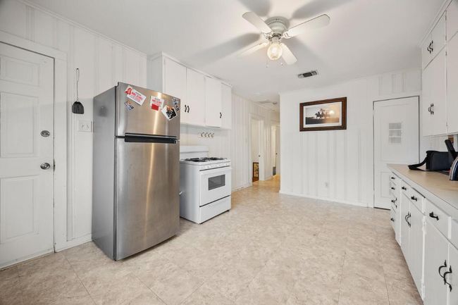 201 Rose St, House other with 3 bedrooms, 2 bathrooms and 4 parking in Buda TX | Image 8