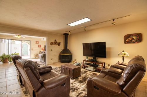 10075 N Oro Pl, Oro Valley, AZ, 85737-7623 | Card Image