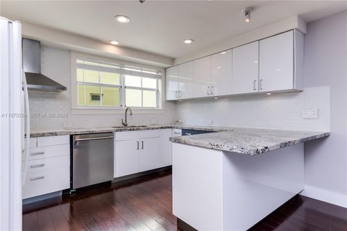 623 Ne 8th Ave, Fort Lauderdale, FL, 33304-4658 | Card Image