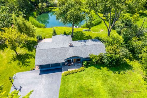 83 Wildwood Dr, Barrington, IL, 60010-1426 | Card Image