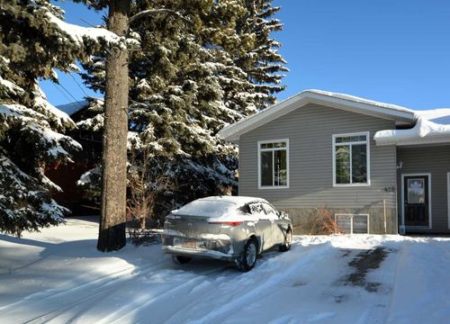 425 70 St, Edson, AB, T7E1M8 | Card Image