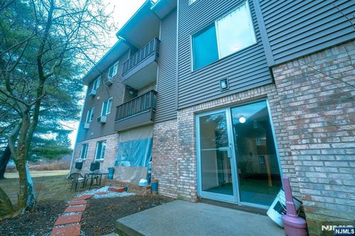 208 Federal Hill Rd, Pompton Lakes, NJ, 07442-2050 | Card Image