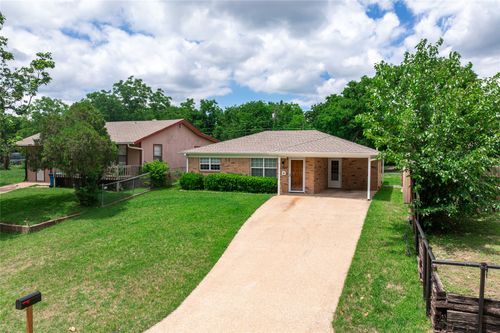815 W Hull St, Denison, TX, 75020-5042 | Card Image