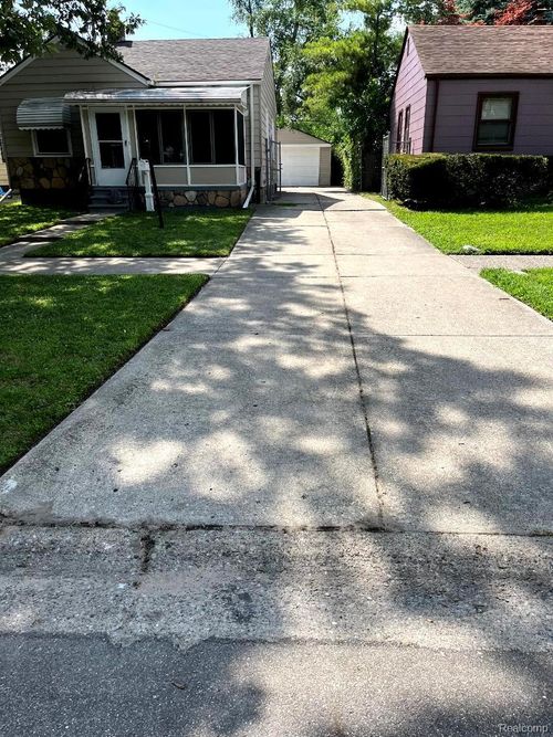 19719 Biltmore St, Detroit, MI, 48235-2448 | Card Image