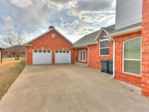 4832 Montrose Dr, Del City, OK, 73115-4446 | Card Image