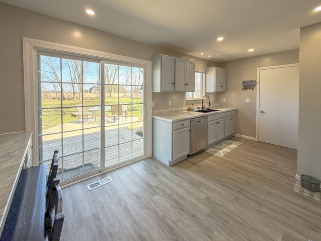 5505 Floria Dr, House other with 3 bedrooms, 3 bathrooms and null parking in Swartz Creek MI | Image 5