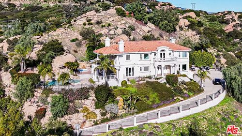 7449 Studio Rd, Canoga Park, CA, 91304-1027 | Card Image