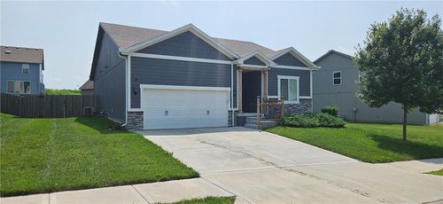 12432 Live Oak Cir, Peculiar, MO, 64078-2583 | Card Image