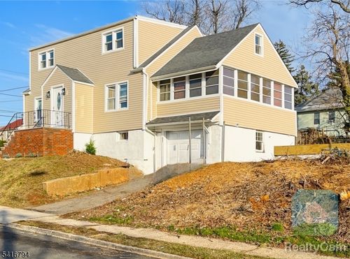 631 Elm St, Roselle Park, NJ, 07204-1313 | Card Image