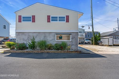 123 W Tide Way, Lavallette, NJ, 08735-1748 | Card Image