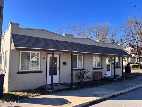 424 W Daugherty St, Webb City, MO, 64870-1825 | Card Image