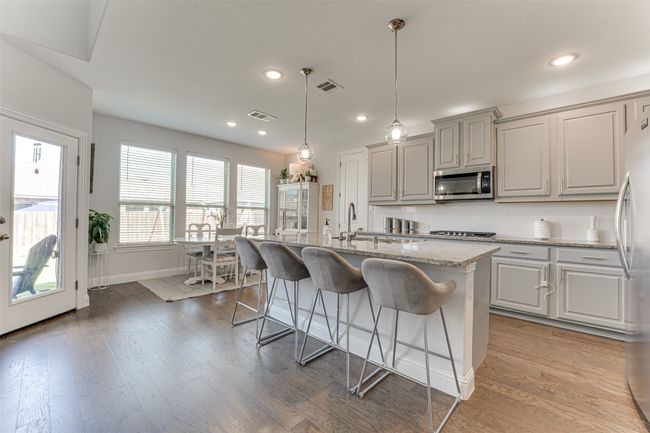 1613 Frankford Dr, House other with 5 bedrooms, 3 bathrooms and null parking in Forney TX | Image 7