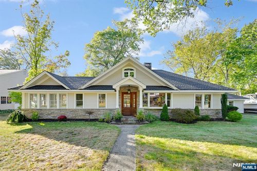 32 Wanaque Rd, Hewitt, NJ, 07421-3197 | Card Image