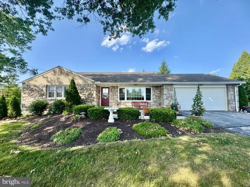 68 Bards Way, Pottstown, PA, 19464-7233 | Card Image