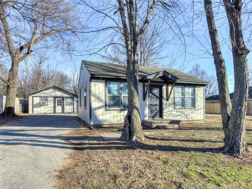 10303 Saint Patrick Dr, Midwest City, OK, 73130-4732 | Card Image