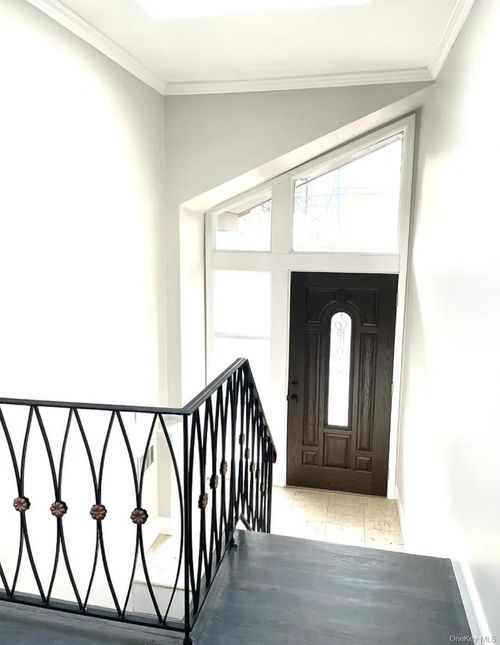 7 Bayview Ave, Great Neck, NY, 11021-2925 | Card Image