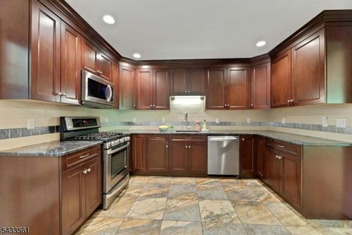 297 Pines Lake Dr E, Wayne, NJ, 07470-5008 | Card Image