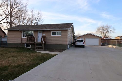 511 2 St N, Grassy Lake, AB, T0K0Z0 | Card Image