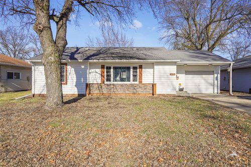 1117 3rd Ave E, Oskaloosa, IA, 52577-3035 | Card Image