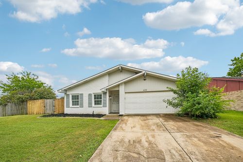 429 Clearwood Dr, Grand Prairie, TX, 75052-5204 | Card Image