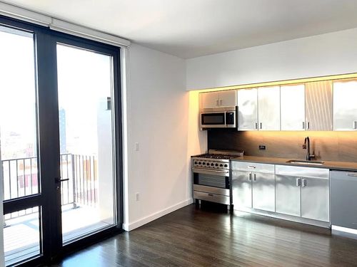 37 27th St, Long Island City, NY, 11101-2666 | Card Image