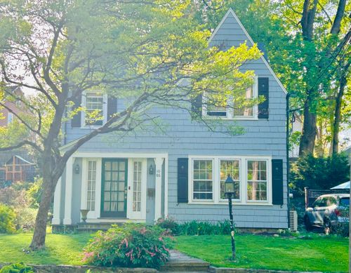 1086 Valley Rd, Fairfield, CT, 06825-1672 | Card Image