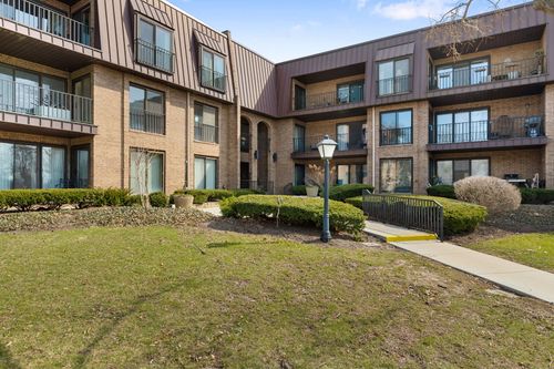 apt-207-2 The Court Of Harborside, Northbrook, IL, 60062-3226 | Card Image