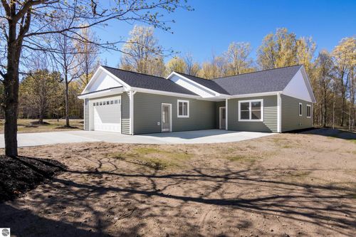 6533 Jeffrey Pl, Grawn, MI, 49637-8508 | Card Image