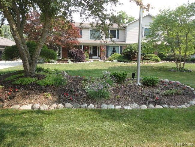 8842 Thorntree Drive, Home with 4 bedrooms, 3 bathrooms and null parking in Grosse Ile Twp MI | Image 4