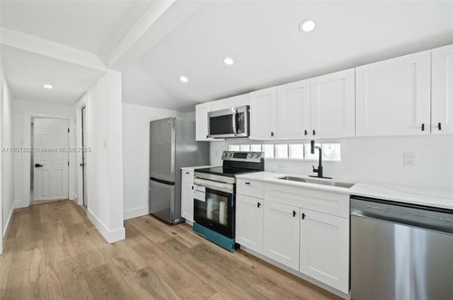 7525 Nw 15th Ave, Miami, FL, 33147-5735 | Card Image