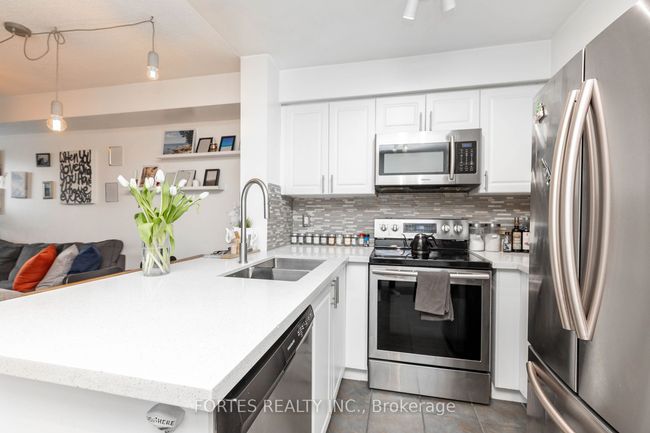 1101 - 9 Michael Power Pl, Condo with 2 bedrooms, 2 bathrooms and null parking in Etobicoke ON | Image 5