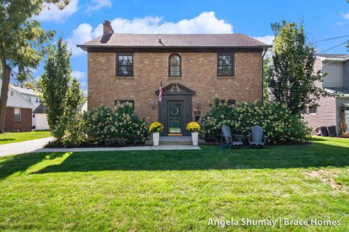 2350 Englewood Dr Se, East Grand Rapids, MI, 49506-4515 | Card Image