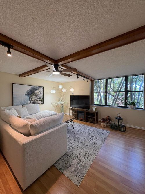 116-8-20401 Ne 30th Ave, Aventura, FL, 33180-1547 | Card Image