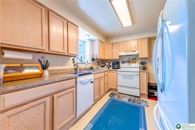 7112 Howell Ter, House other with 4 bedrooms, 2 bathrooms and null parking in Stroudsburg PA | Image 9