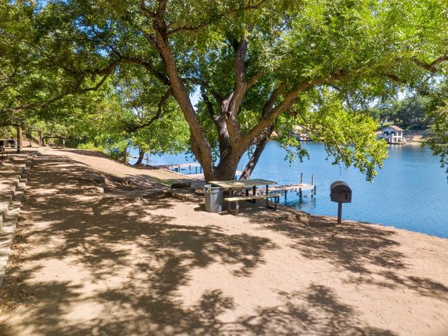 Direct access to Lake Austin for canoeing, paddleboard and more! | Image 31