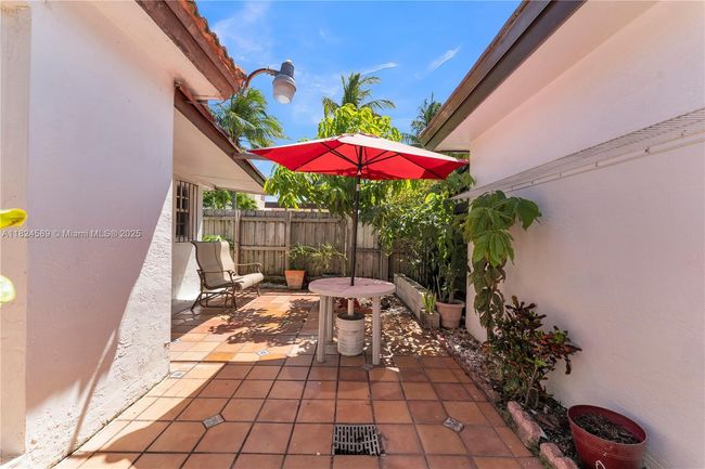 12350 Nw 7 Th Trl, House other with 3 bedrooms, 2 bathrooms and null parking in Miami FL | Image 35