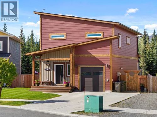 16 Iskoot Cres, Whitehorse, YT, Y1A0P5 | Card Image