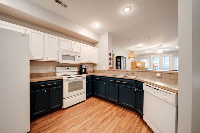 6076 Sowerby Ln, Condo with 2 bedrooms, 2 bathrooms and null parking in Westerville OH | Image 4