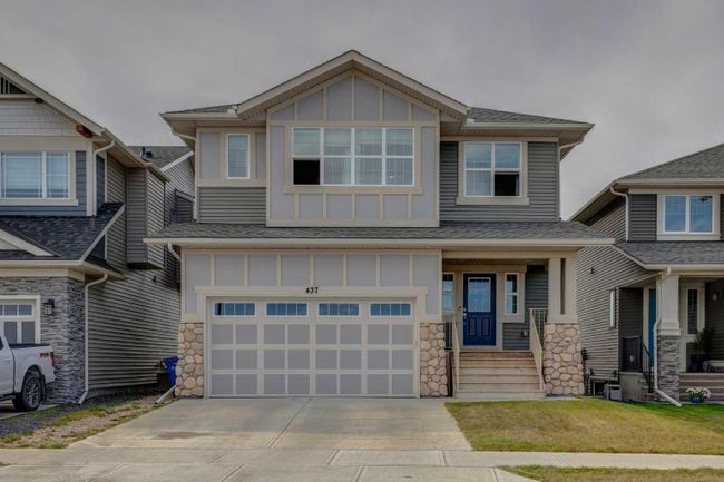 437 Kings Heights Dr Se, House detached with 3 bedrooms, 3 bathrooms and 4 parking in Airdrie AB | Image 1