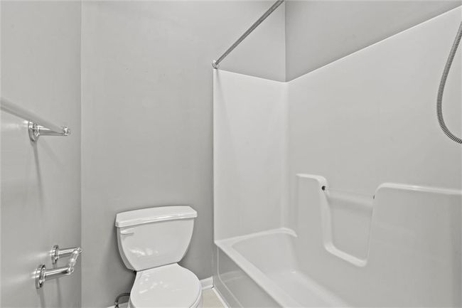 Full bathroom with toilet and shower / bathtub combination | Image 22