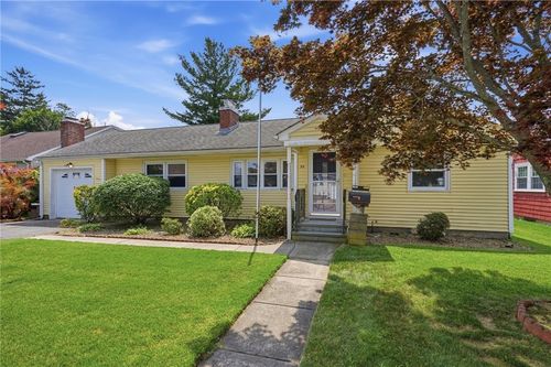 54 Winthrop St, Riverside, RI, 02915-2624 | Card Image