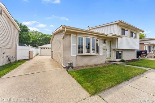 9454 Birch St, Taylor, MI, 48180-3491 | Card Image