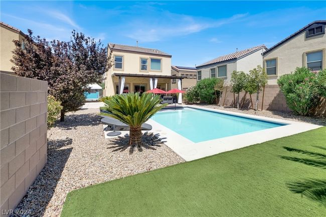 Low maintenance yard with artificial turf | Image 38