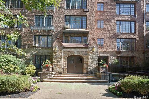 1-g-20 Continental Ave, Forest Hills, NY, 11375-5222 | Card Image
