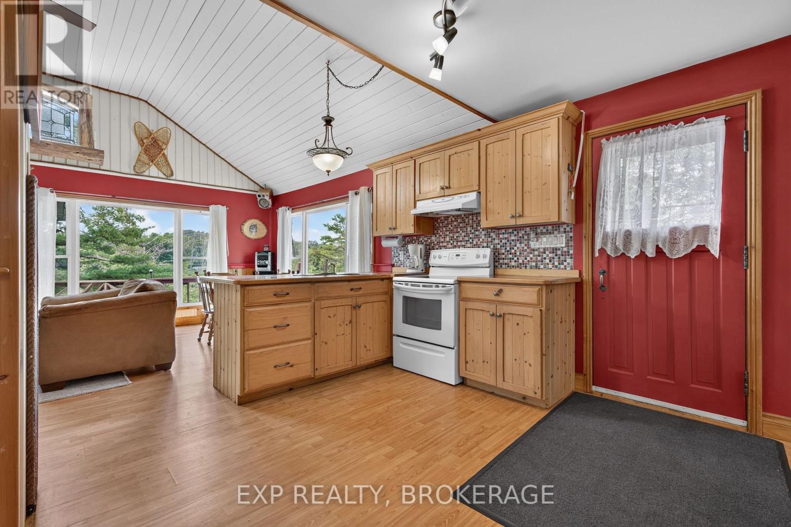 Residential in Frontenac (Frontenac North) 5