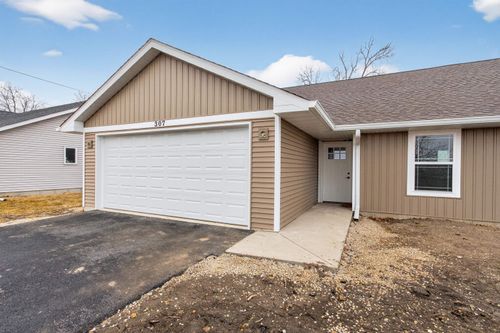 307 W South St, DURAND, IL, 61024-9407 | Card Image