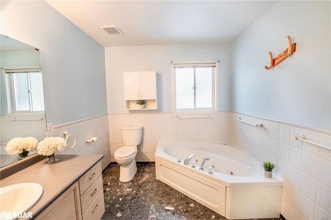 17 Mayfair Dr, House other with 5 bedrooms, 2 bathrooms and 4 parking in Barrie ON | Image 20