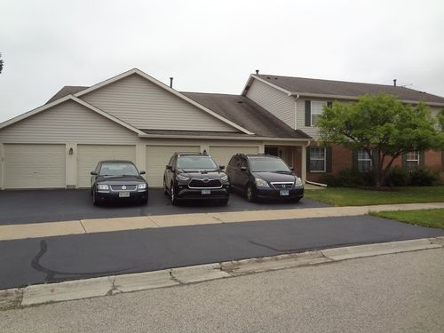 unit-4-1127 Red Oak Cir, Round Lake Beach, IL, 60073-4421 | Card Image